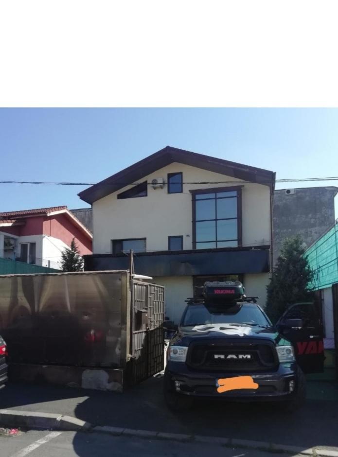 New Spacious Villa! 布加勒斯特 外观 照片
